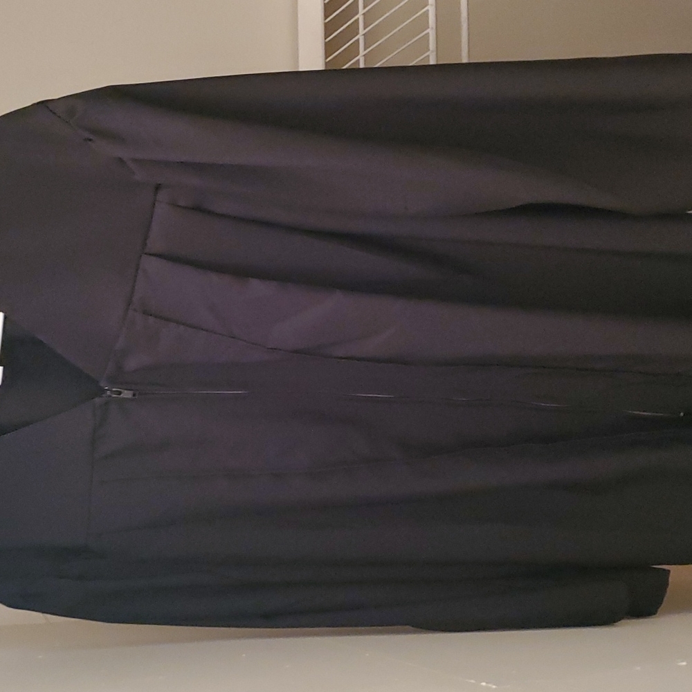 Grad gown - Picture 3 of 4